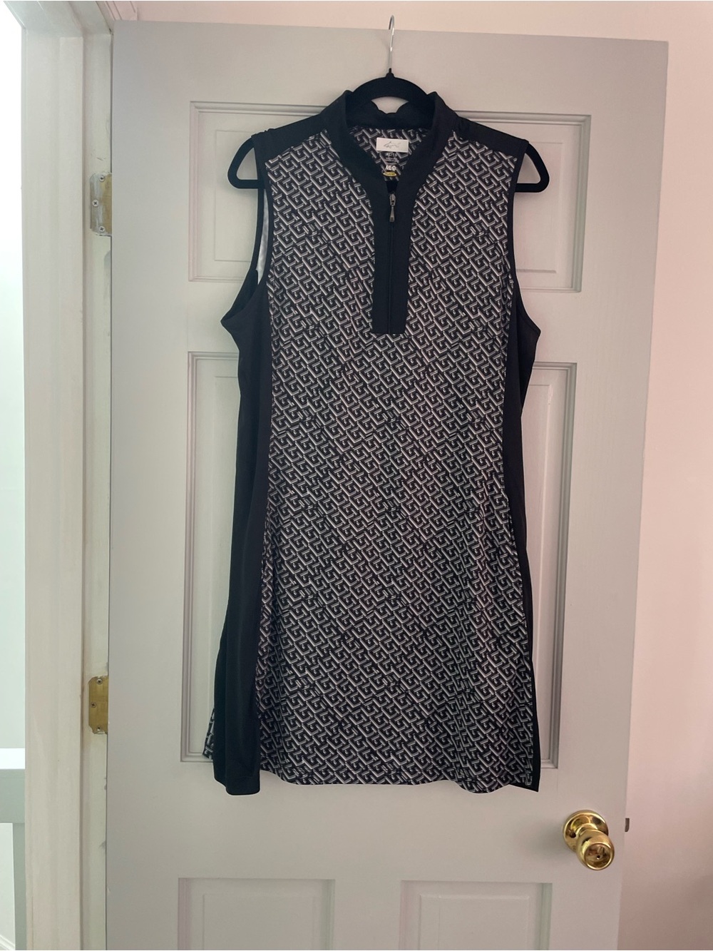 Greg Norman’s Sleeveless Black & White Patterned Women’s Golf Dress with Zip